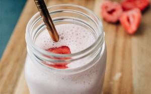 lahodne-jahodove-smoothie-s-kokosovym-mlekem-33.jpg